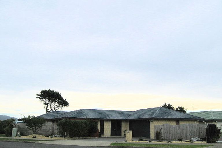 Photo of property in 22 Rifleman Lane, Paraparaumu Beach, Paraparaumu, 5032