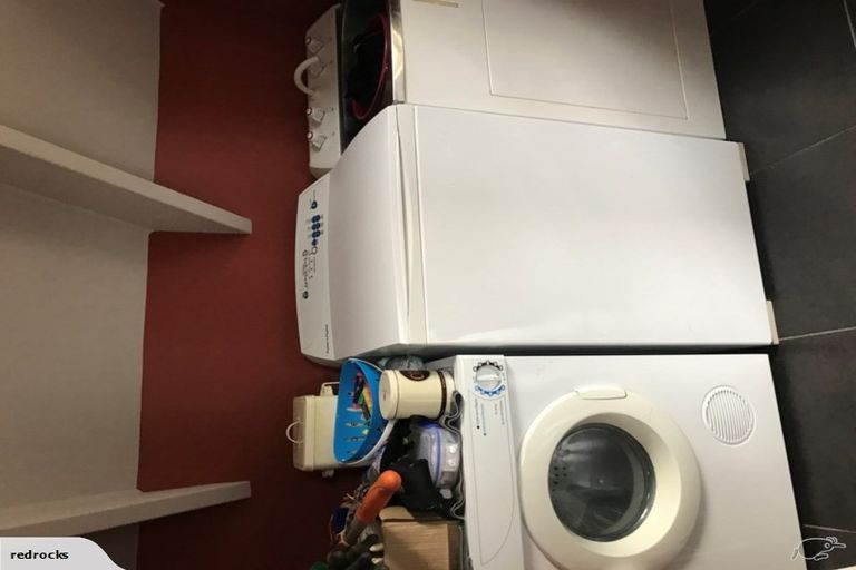 Photo of property in 42 Fortification Road, Karaka Bays, Wellington, 6022