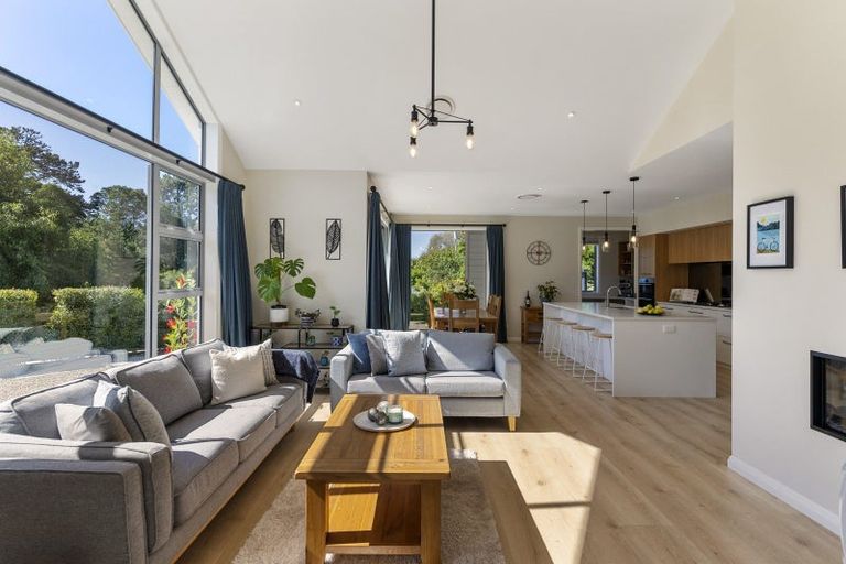 Photo of property in 5b Hobbs Road, Matakatia, Whangaparaoa, 0930