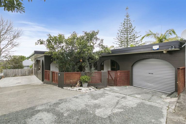 Photo of property in 1/2 Salem Place, Torbay, Auckland, 0630