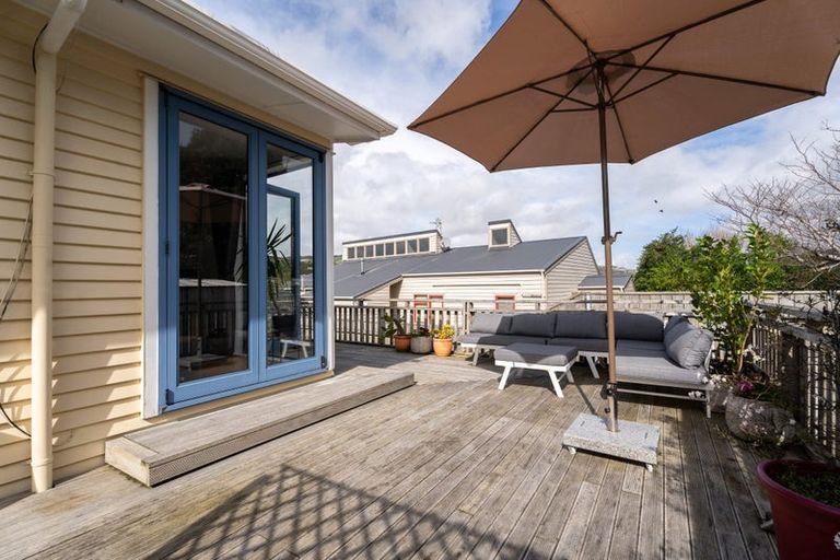 Photo of property in 32 Davidson Crescent, Tawa, Wellington, 5028