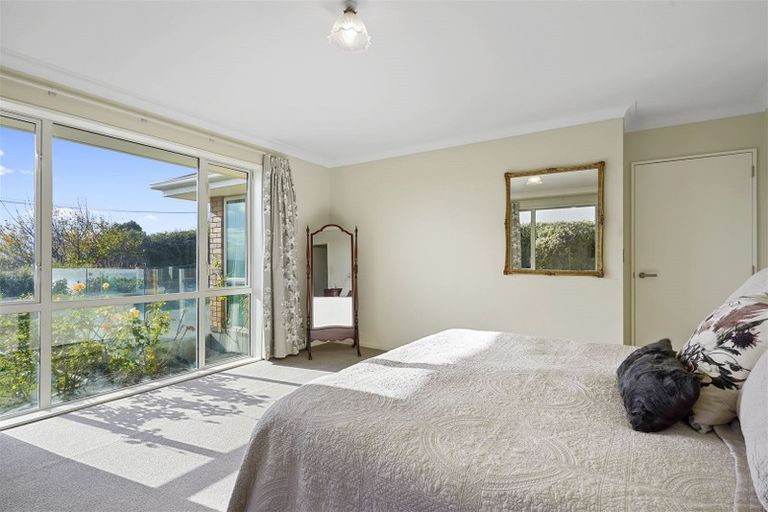 Photo of property in 18 Saint Andrews Hill Road, Mount Pleasant, Christchurch, 8081