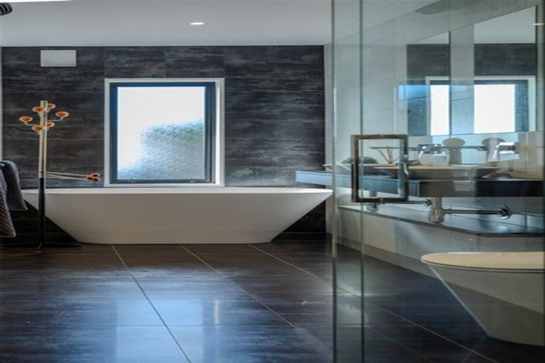 Photo of property in 29 Soleares Avenue, Mount Pleasant, Christchurch, 8081