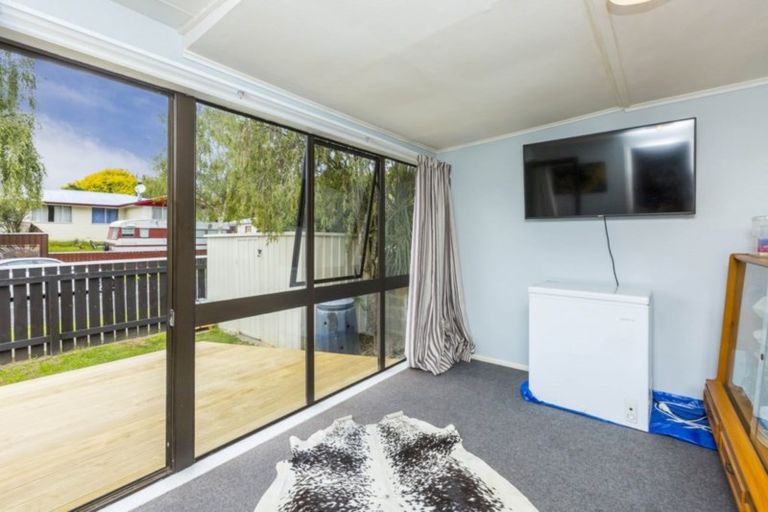 Photo of property in 2/6 Gemstone Drive, Birchville, Upper Hutt, 5018