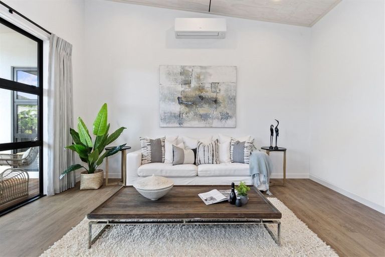 Photo of property in 22 Hanlow Place, Pyes Pa, Tauranga, 3112