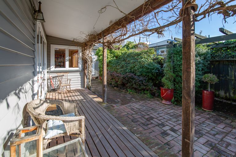 Photo of property in 130 Memorial Avenue, Burnside, Christchurch, 8053