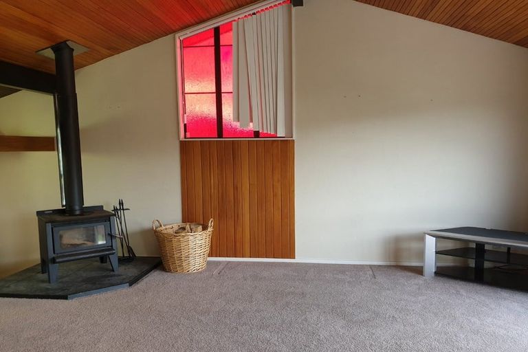 Photo of property in 27 Rembrandt Avenue, Tawa, Wellington, 5028