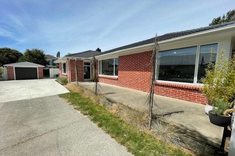 Photo of property in 6 Sevenoaks Drive, Bryndwr, Christchurch, 8053