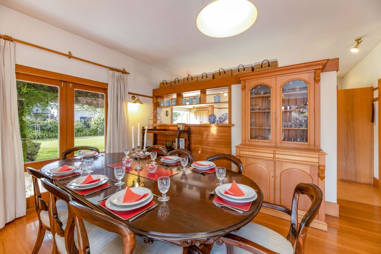 Photo of property in 130 Memorial Avenue, Burnside, Christchurch, 8053