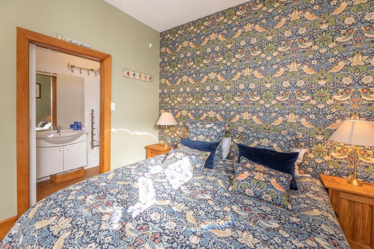 Photo of property in 130 Memorial Avenue, Burnside, Christchurch, 8053