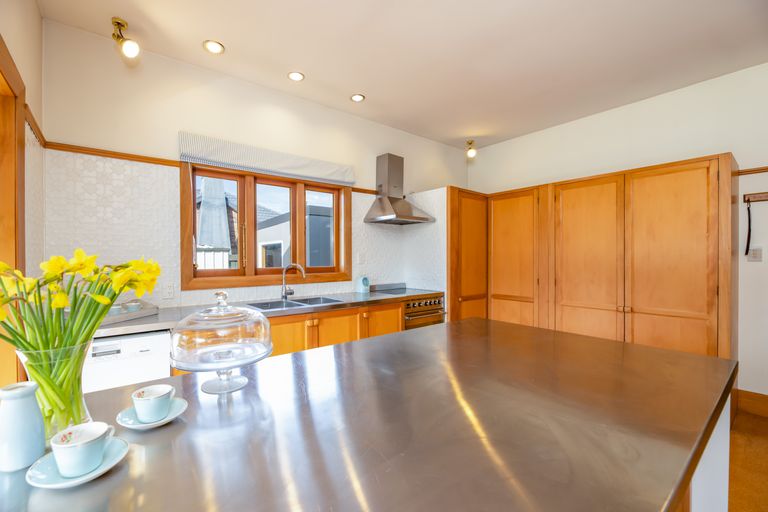 Photo of property in 130 Memorial Avenue, Burnside, Christchurch, 8053