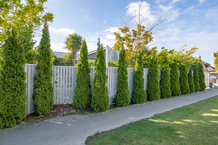 Photo of property in 130 Memorial Avenue, Burnside, Christchurch, 8053