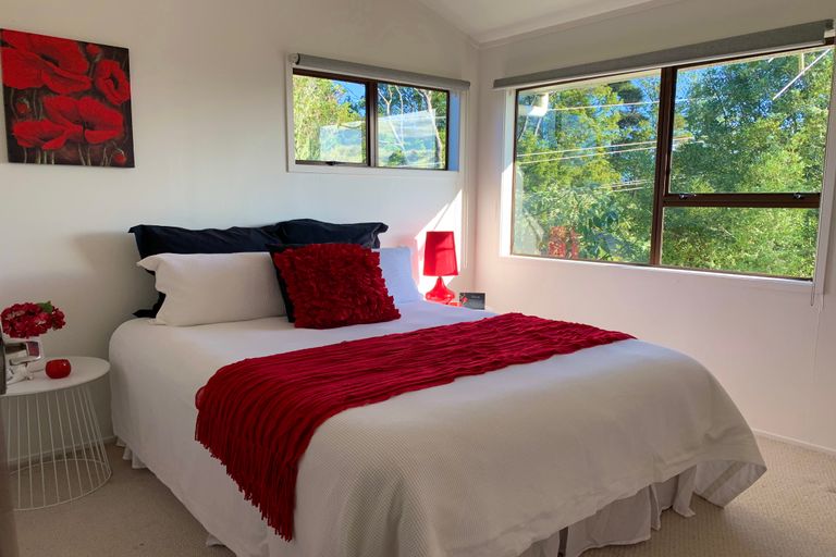 Photo of property in 2/39 Brunton Place, Glenfield, Auckland, 0629