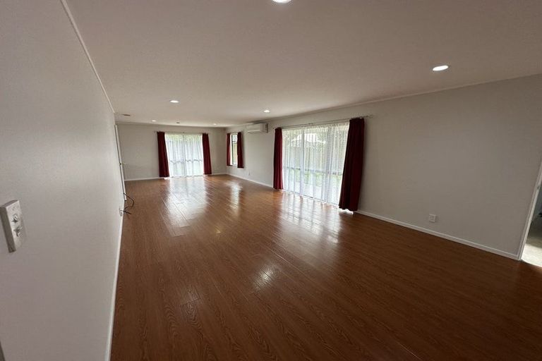 Photo of property in 5 Ian Jones Court, Flat Bush, Auckland, 2019