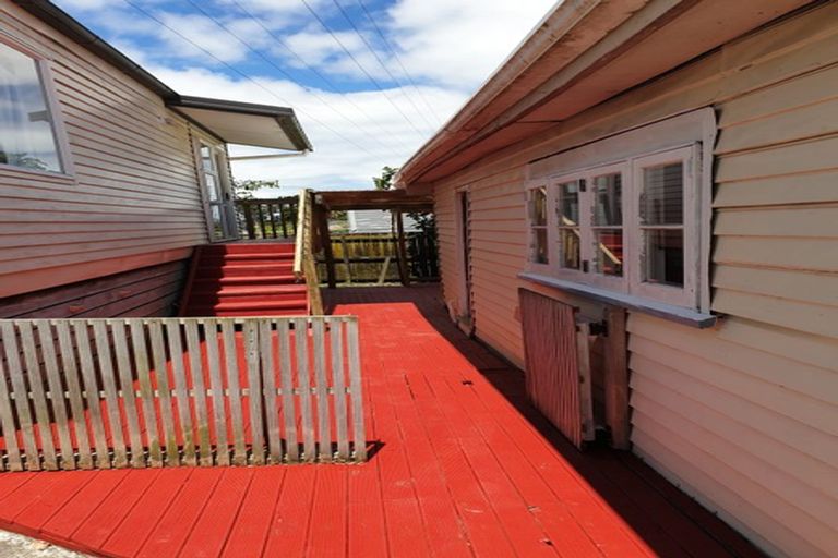 Photo of property in 79 Roberts Road, Te Atatu South, Auckland, 0610