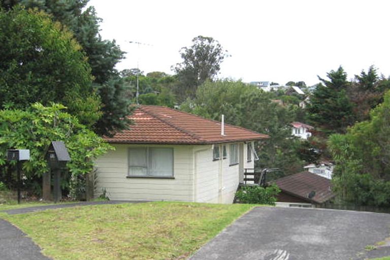Photo of property in 10 Erica Road, Sunnynook, Auckland, 0620