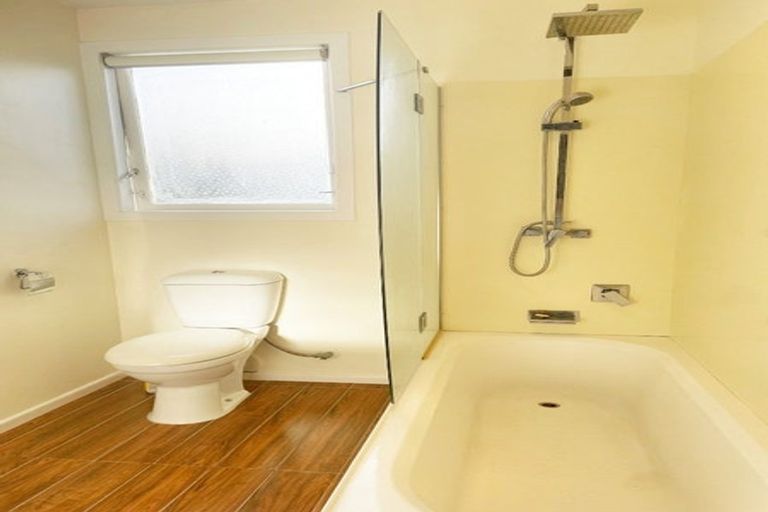 Photo of property in 89 Exmouth Road, Northcote, Auckland, 0627