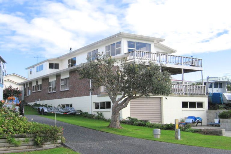 Photo of property in 2 Ngatira Place, Snells Beach, 0920