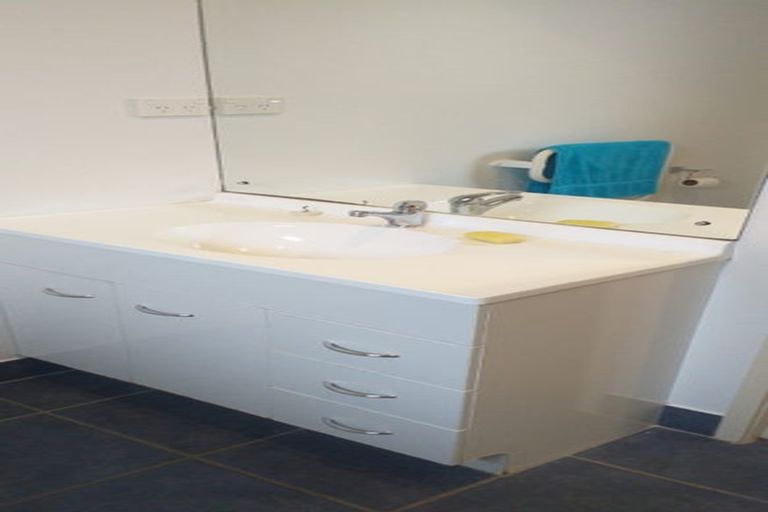 Photo of property in 20 Tauranga Place, Orewa, 0931