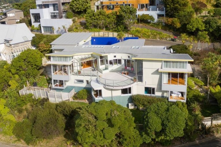 Photo of property in 5 Cavalry Close, Crofton Downs, Wellington, 6035