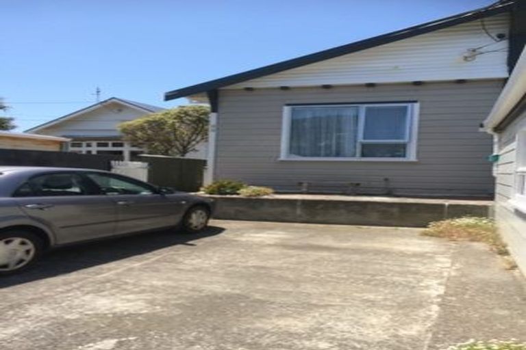 Photo of property in 207 Onepu Road, Lyall Bay, Wellington, 6022