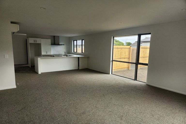 Photo of property in 32 Parkwood Avenue, Westgate, Auckland, 0614