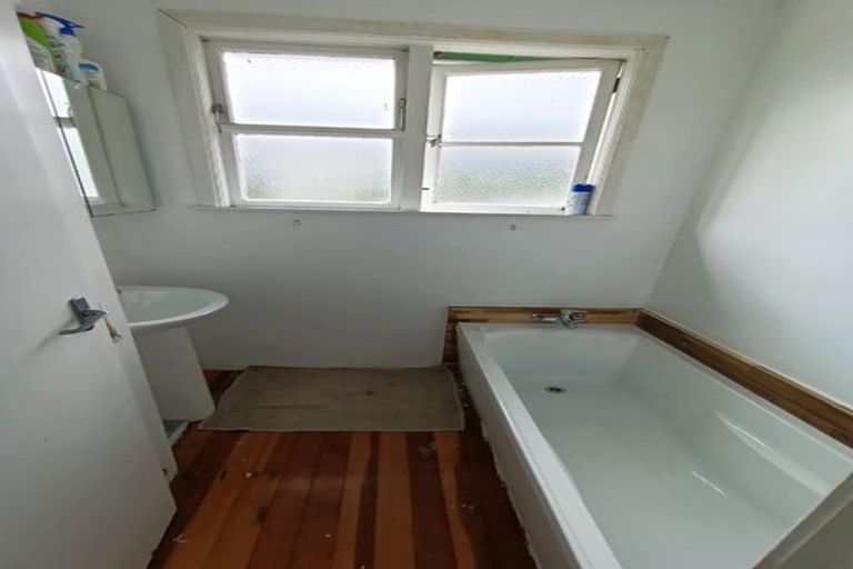 Photo of property in 16 Logie Street, Stokes Valley, Lower Hutt, 5019