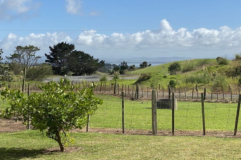 Photo of property in 15 Ngatawhiti Road, Te Kopuru, 0391
