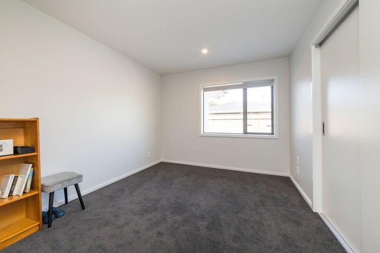 Photo of property in 5a Woodstock Place, Hokowhitu, Palmerston North, 4410