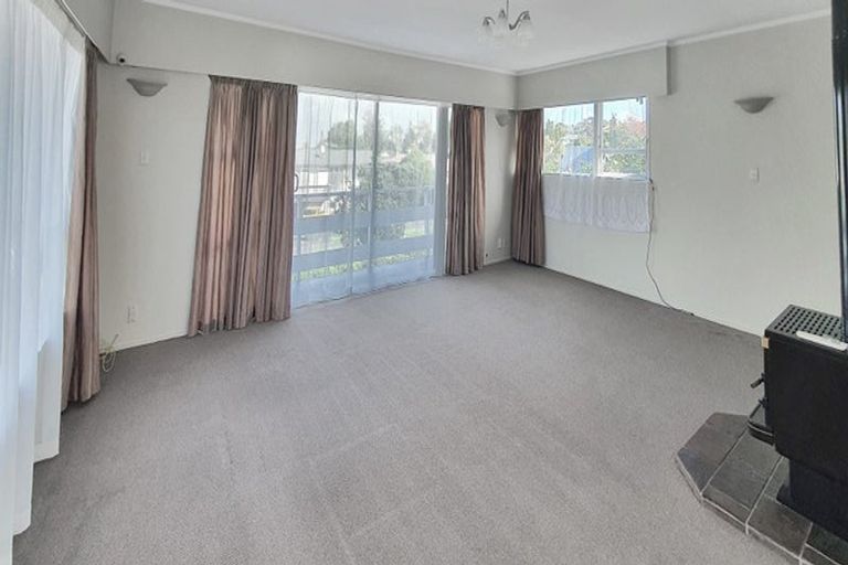 Photo of property in 108 Reeves Road, Pakuranga Heights, Auckland, 2010