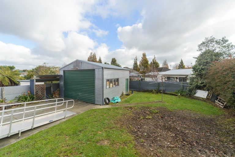 Photo of property in 33 Andrew Avenue, Roslyn, Palmerston North, 4414
