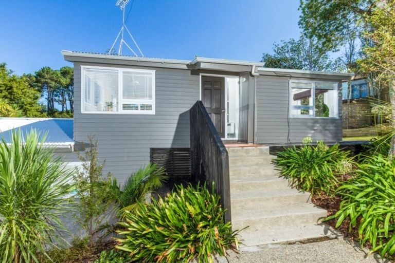 Photo of property in 60 Channel View Road, Campbells Bay, Auckland, 0630