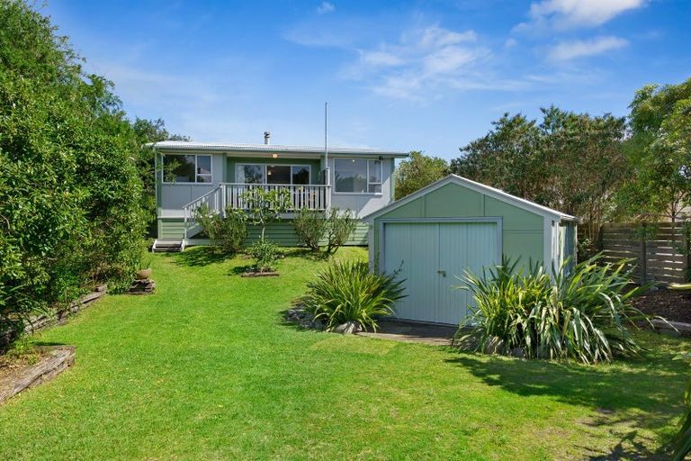 Photo of property in 3 Arthur Street, Waikawa Beach, Levin, 5573