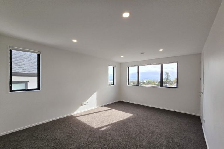 Photo of property in 7c Gulf Crest, Bucklands Beach, Auckland, 2012