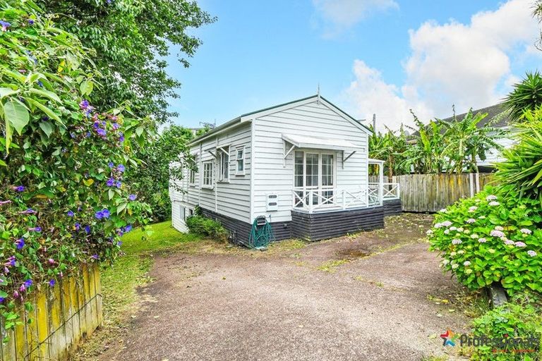 Photo of property in 7 Donegal Street, Avondale, Auckland, 0600