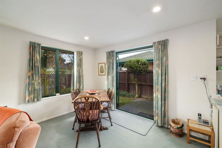 Photo of property in 6 Tulip Lane, Spreydon, Christchurch, 8024