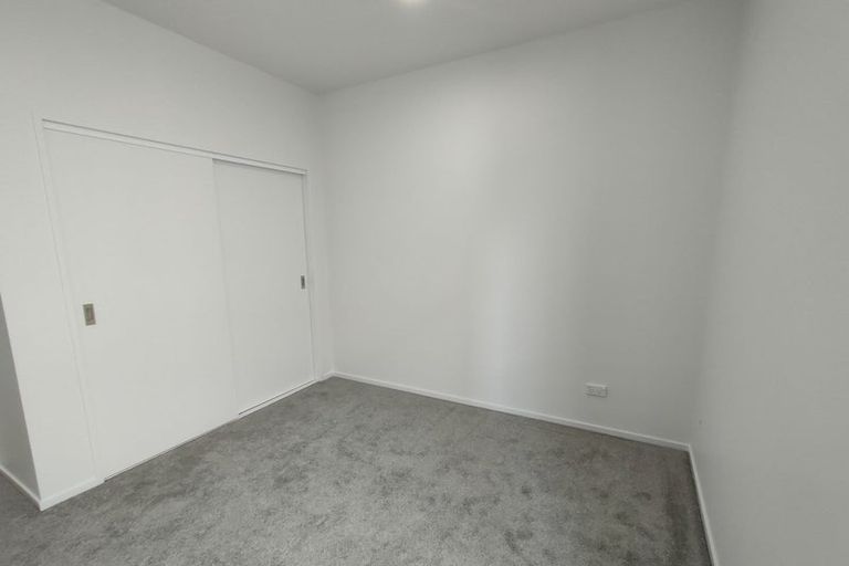 Photo of property in 35 Morus Road, Massey, Auckland, 0614