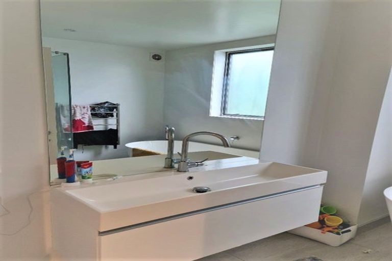 Photo of property in 1/14 Rothesay Bay Road, Rothesay Bay, Auckland, 0630