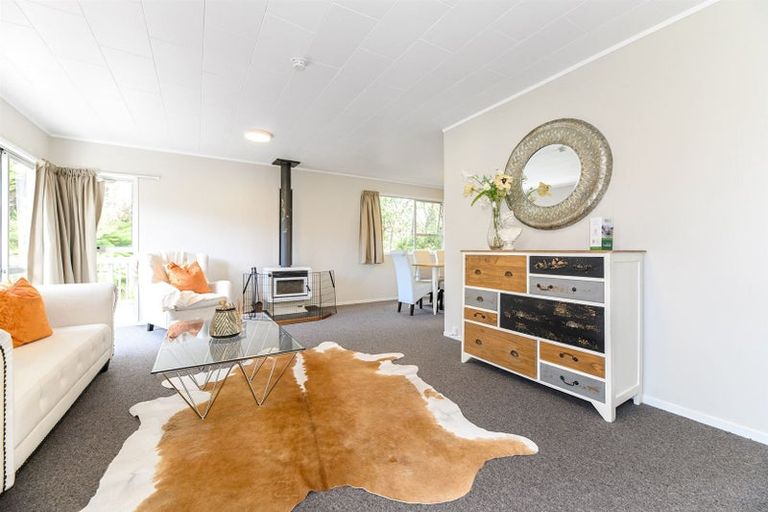 Photo of property in 27 Lavery Place, Sunnynook, Auckland, 0632