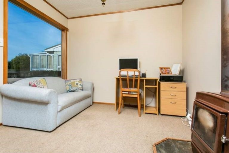 Photo of property in 12 Exmouth Road, Northcote, Auckland, 0627