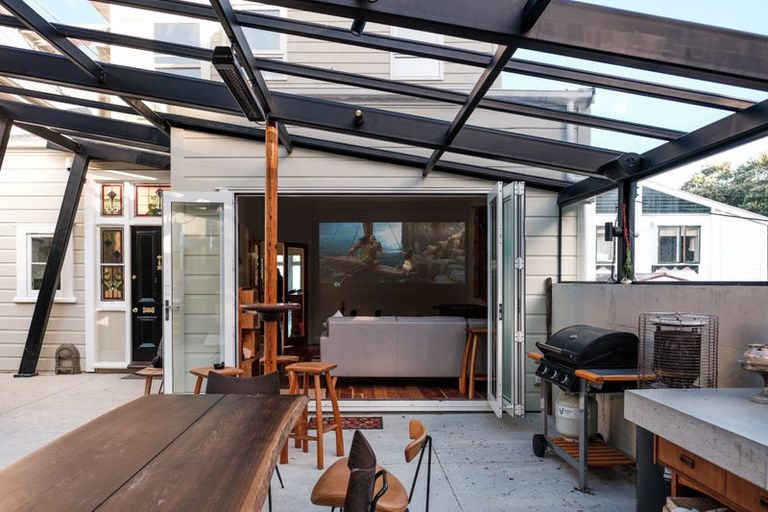 Photo of property in 32 Talavera Terrace, Kelburn, Wellington, 6012