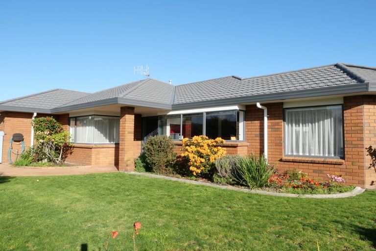 Photo of property in 68 Guildford Drive, Paraparaumu, 5032