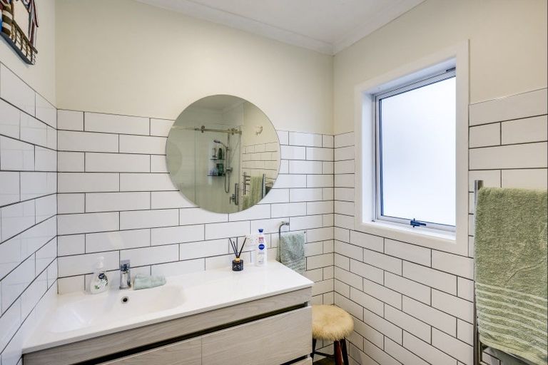 Photo of property in 64 Middle Road, Havelock North, 4130