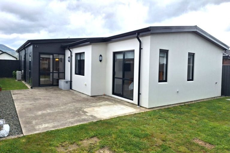 Photo of property in 19 Te Kaeaea Crescent, Wallaceville, Upper Hutt, 5018