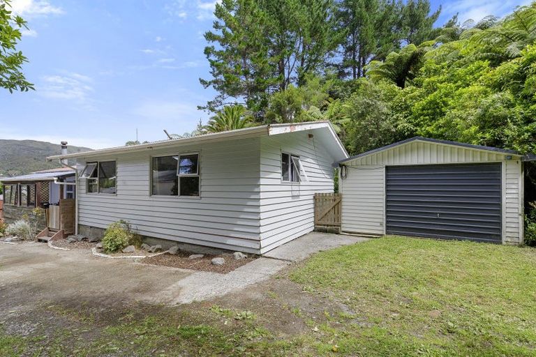 Photo of property in 7 Waipuna Grove, Stokes Valley, Lower Hutt, 5019