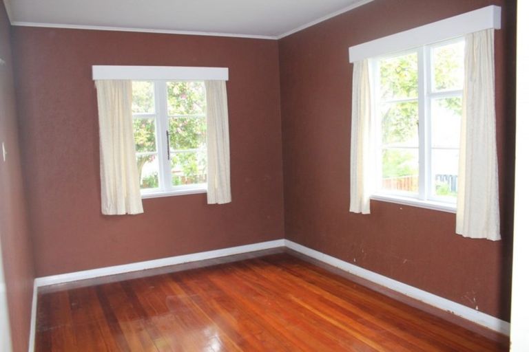 Photo of property in 3 Allardice Street, Dannevirke, 4930