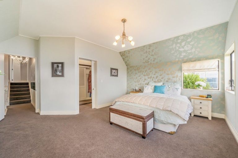 Photo of property in 14 Latham Road, York Bay, Lower Hutt, 5013
