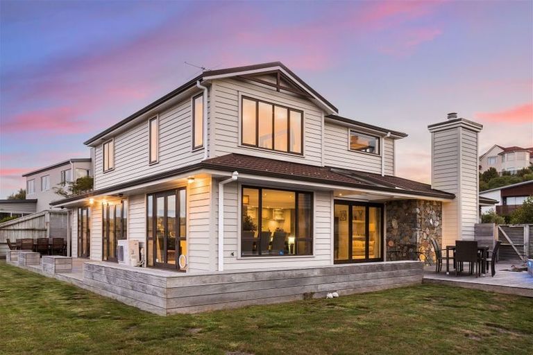 Photo of property in 12 Aoraki Rise, Aotea, Porirua, 5024