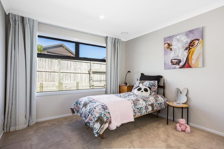 Photo of property in 3 Grace Cove, Aotea, Porirua, 5024