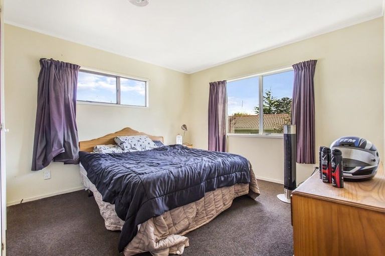 Photo of property in 5 Trengove Place, West Harbour, Auckland, 0618